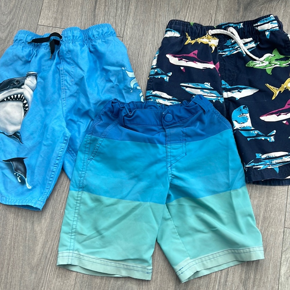 Boys board shorts size 6/7